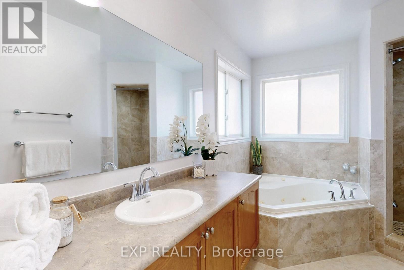 1511 Ceresino Crescent, Innisfil, Ontario  L9S 0B8 - Photo 12 - N12428556