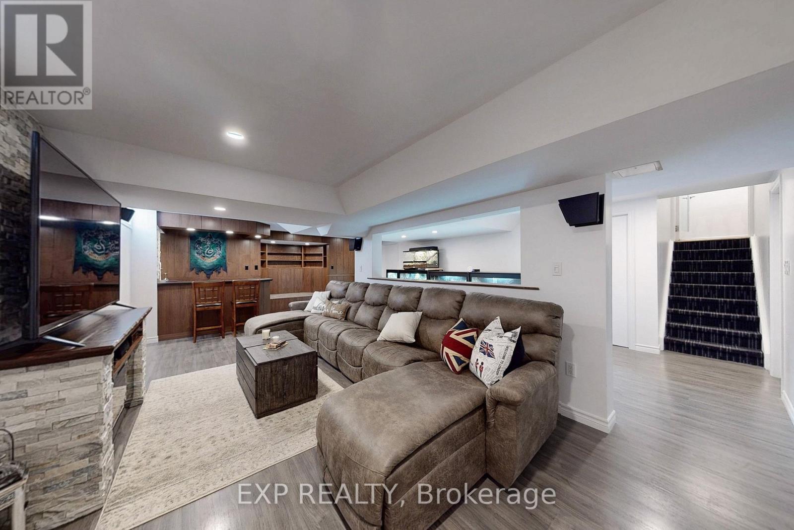 1511 Ceresino Crescent, Innisfil, Ontario  L9S 0B8 - Photo 17 - N12428556