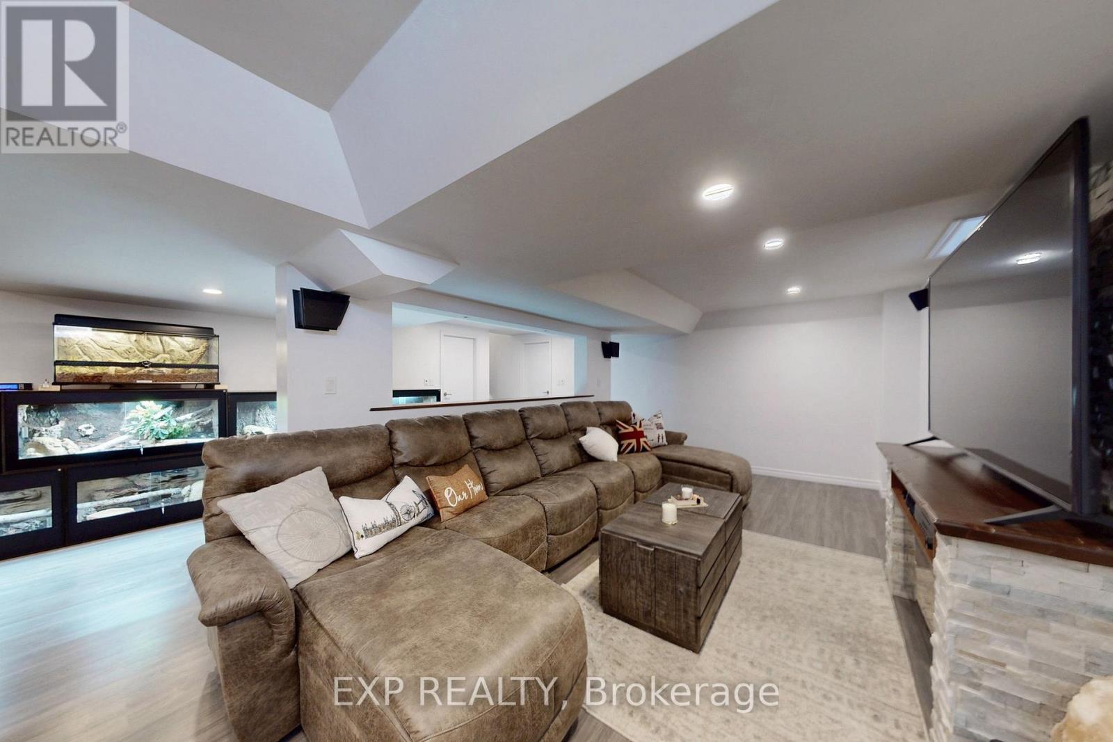 1511 Ceresino Crescent, Innisfil, Ontario  L9S 0B8 - Photo 18 - N12428556
