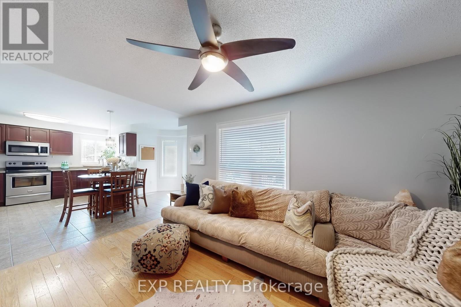 1511 Ceresino Crescent, Innisfil, Ontario  L9S 0B8 - Photo 8 - N12428556