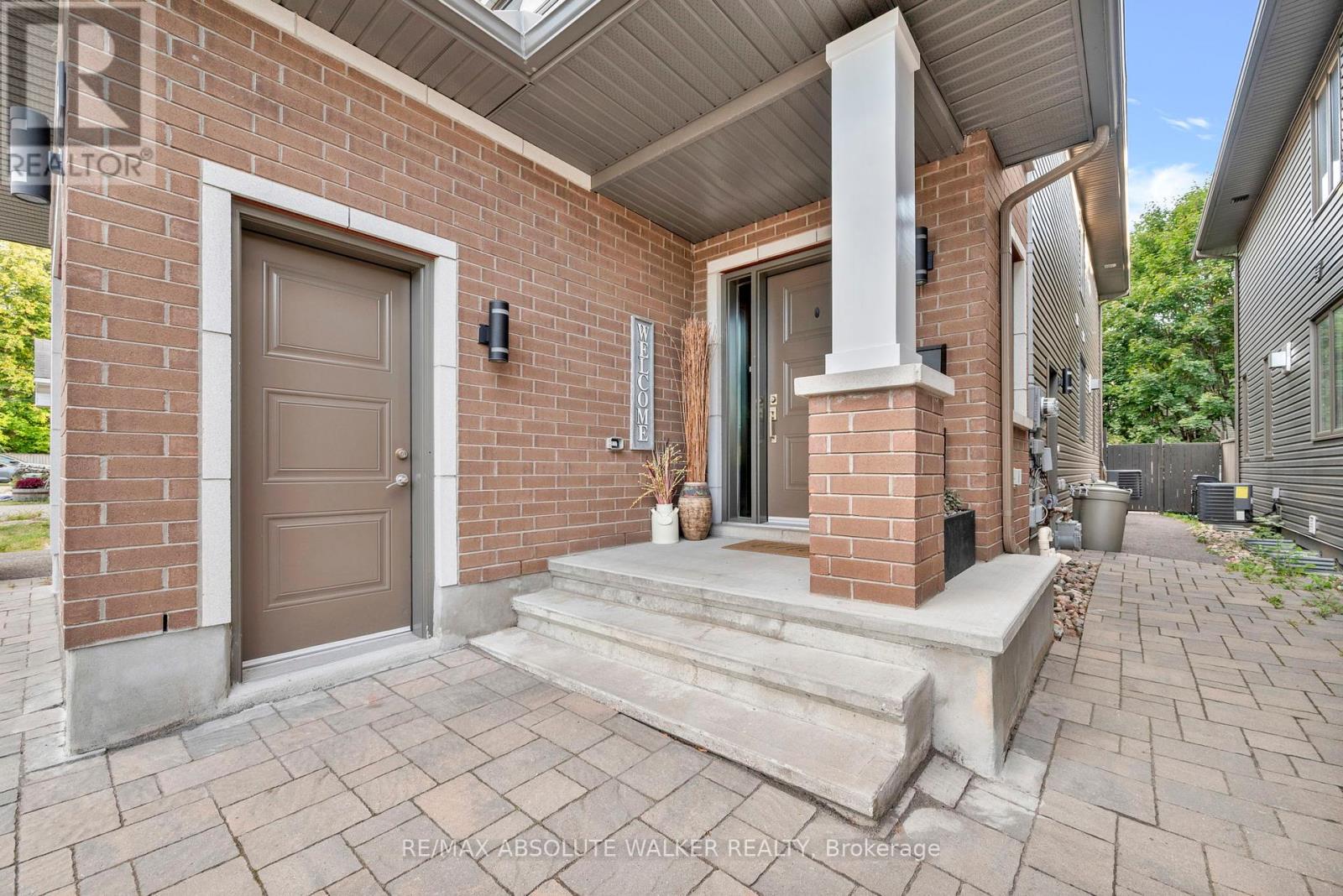 502 Moodie Drive, Ottawa, Ontario  K2H 8A7 - Photo 2 - X12428584