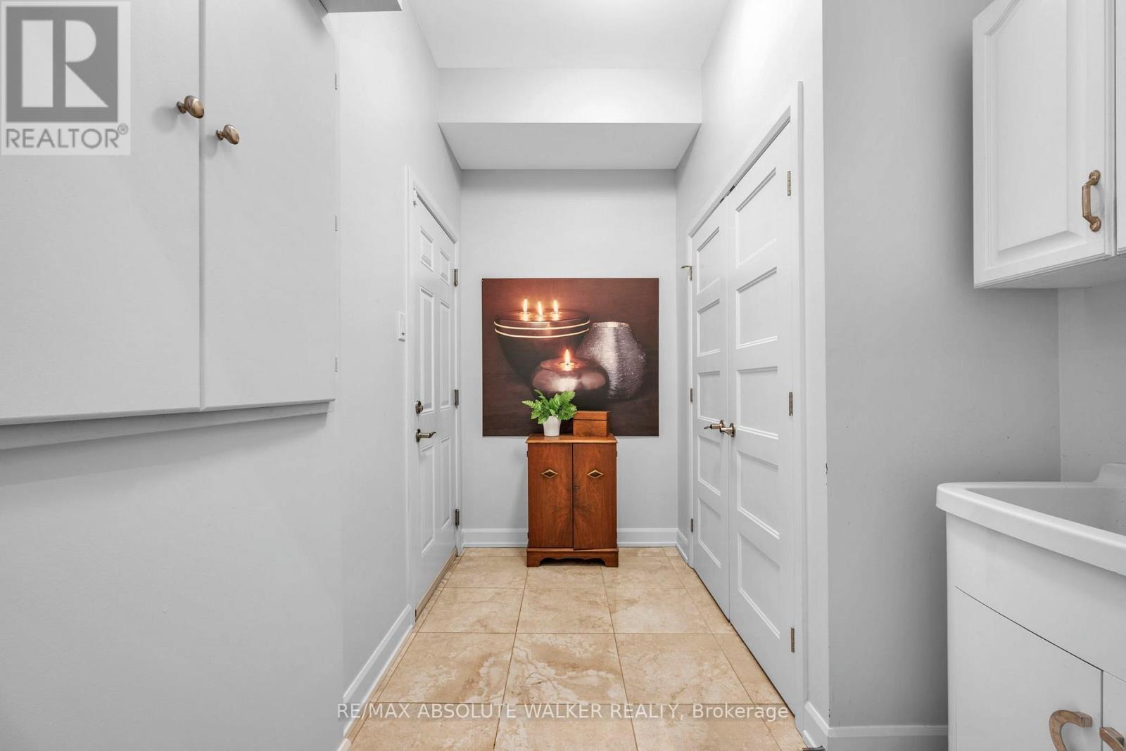 502 Moodie Drive, Ottawa, Ontario  K2H 8A7 - Photo 5 - X12428584