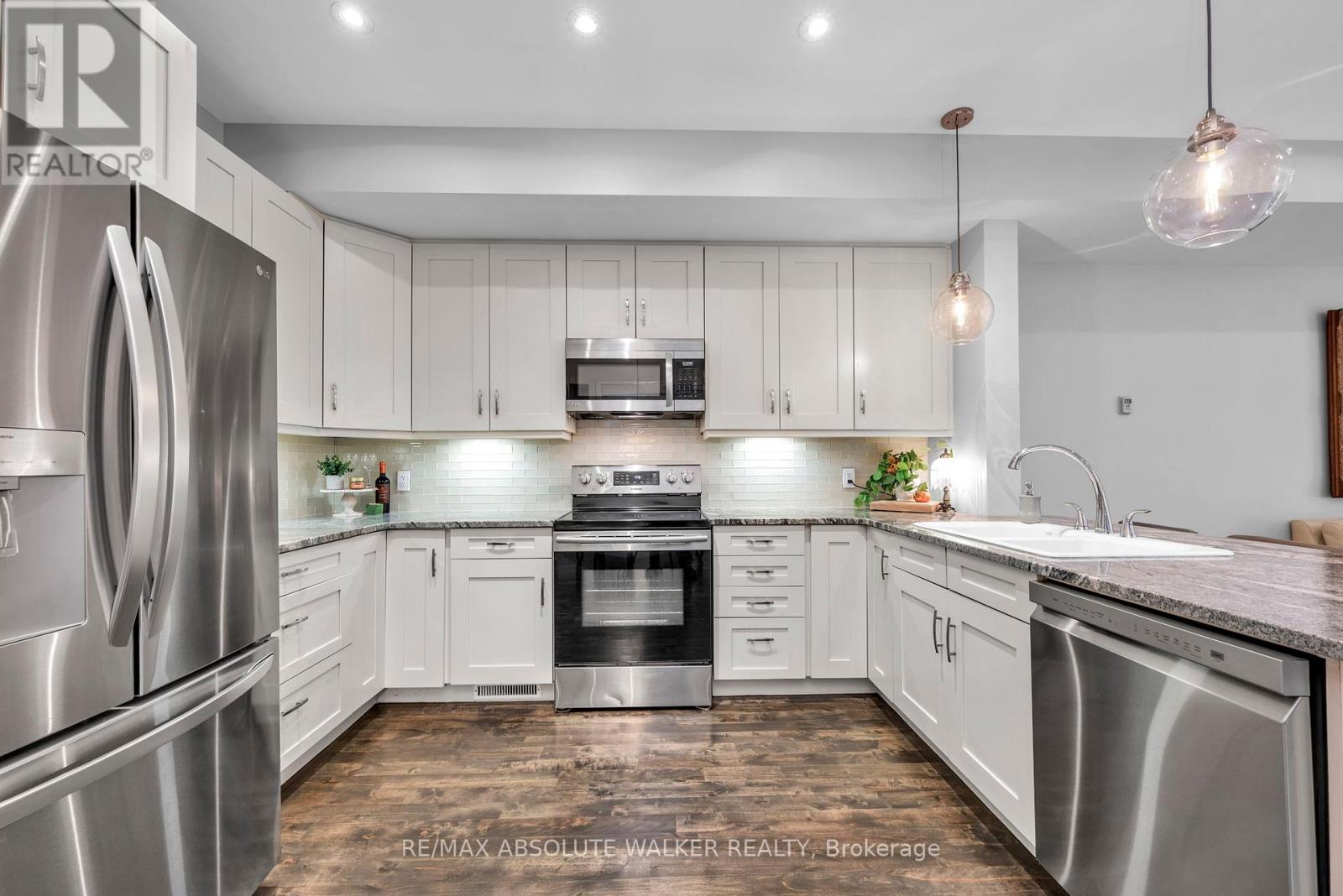 502 Moodie Drive, Ottawa, Ontario  K2H 8A7 - Photo 9 - X12428584