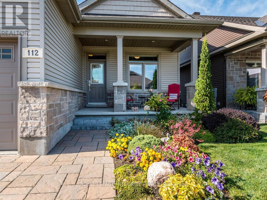 112 Elfin Grove, Ottawa, Ontario  K2V 0B7 - Photo 3 - X12428593