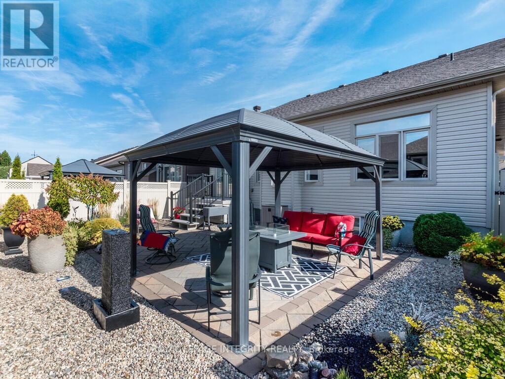 112 Elfin Grove, Ottawa, Ontario  K2V 0B7 - Photo 39 - X12428593