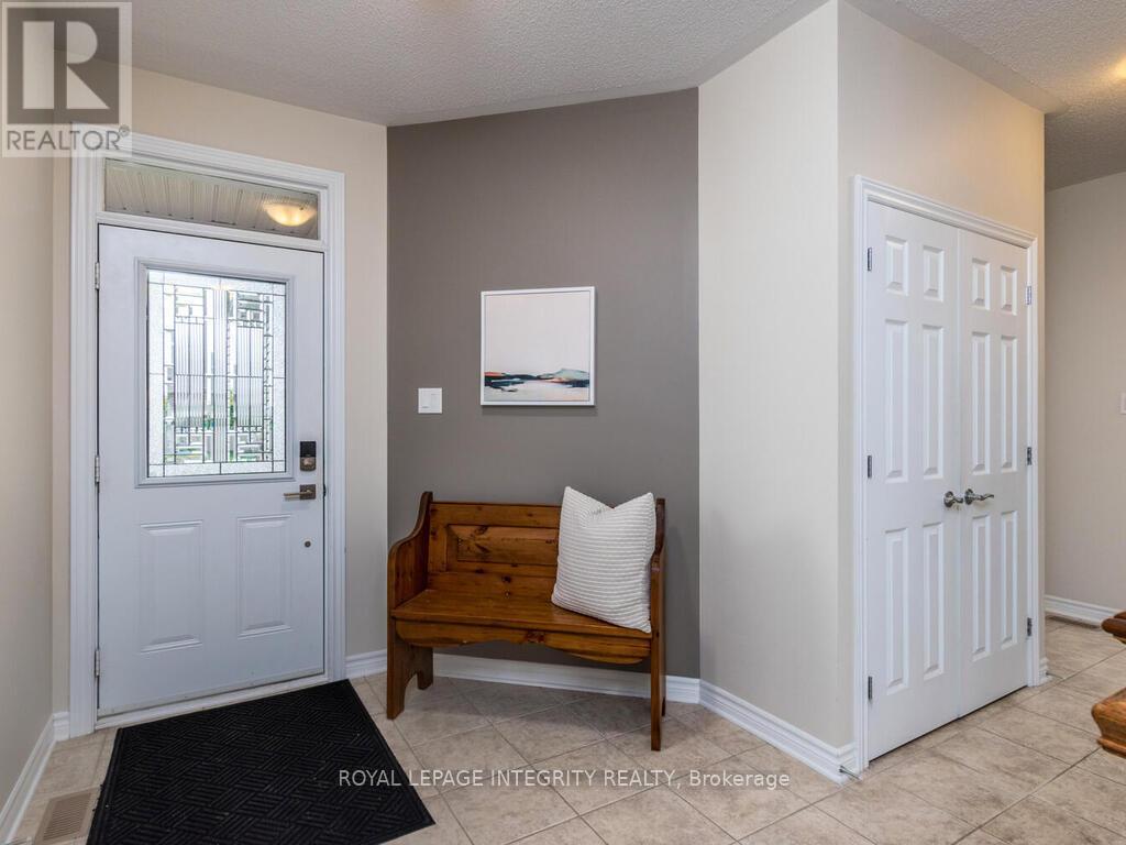 112 Elfin Grove, Ottawa, Ontario  K2V 0B7 - Photo 4 - X12428593