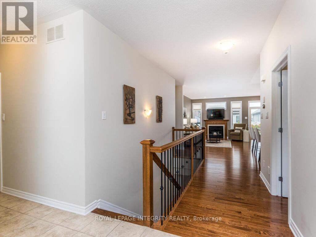 112 Elfin Grove, Ottawa, Ontario  K2V 0B7 - Photo 5 - X12428593
