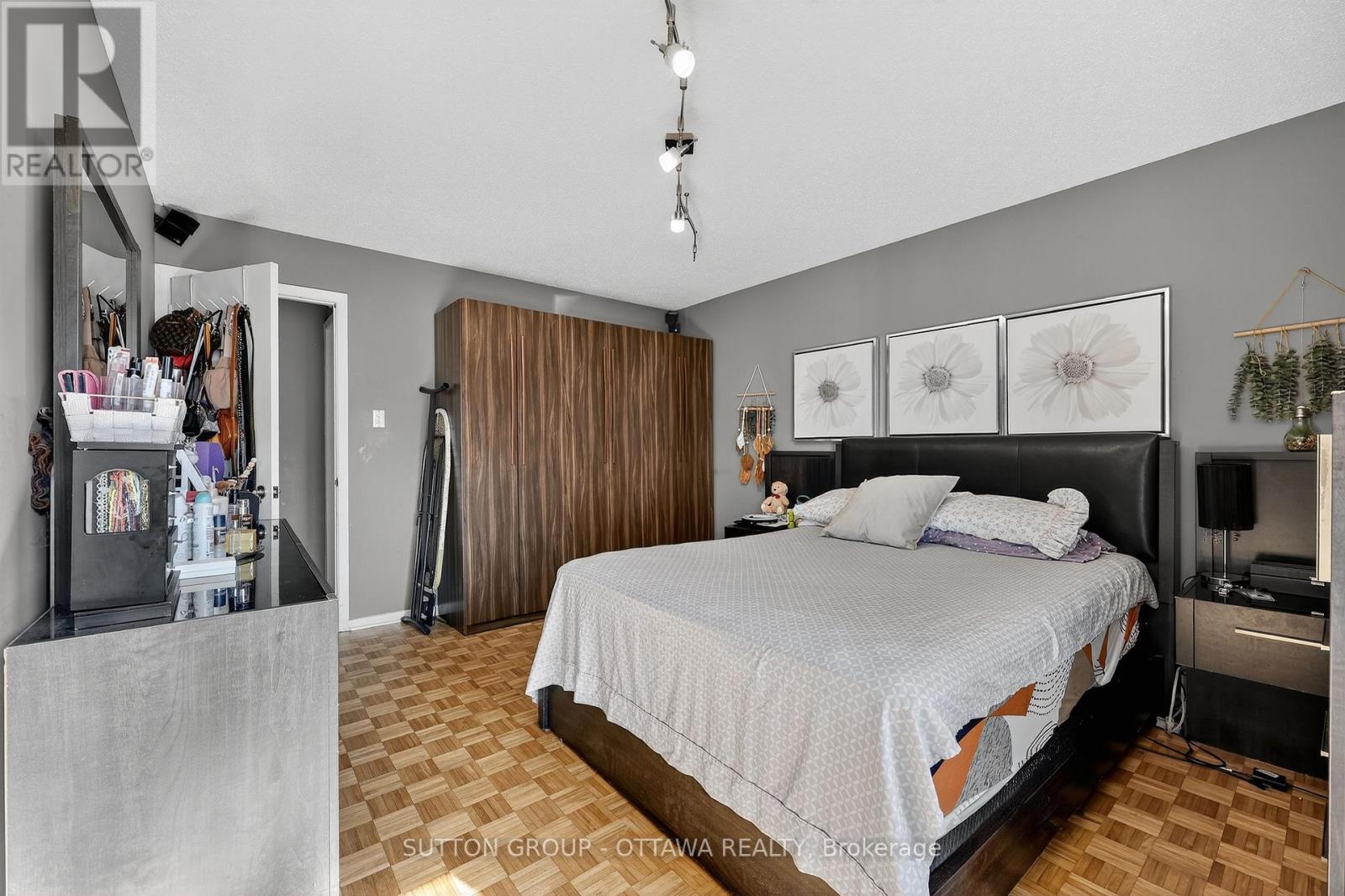 1000 Adley Road N, Ottawa, Ontario  K1J 8B9 - Photo 12 - X12428664
