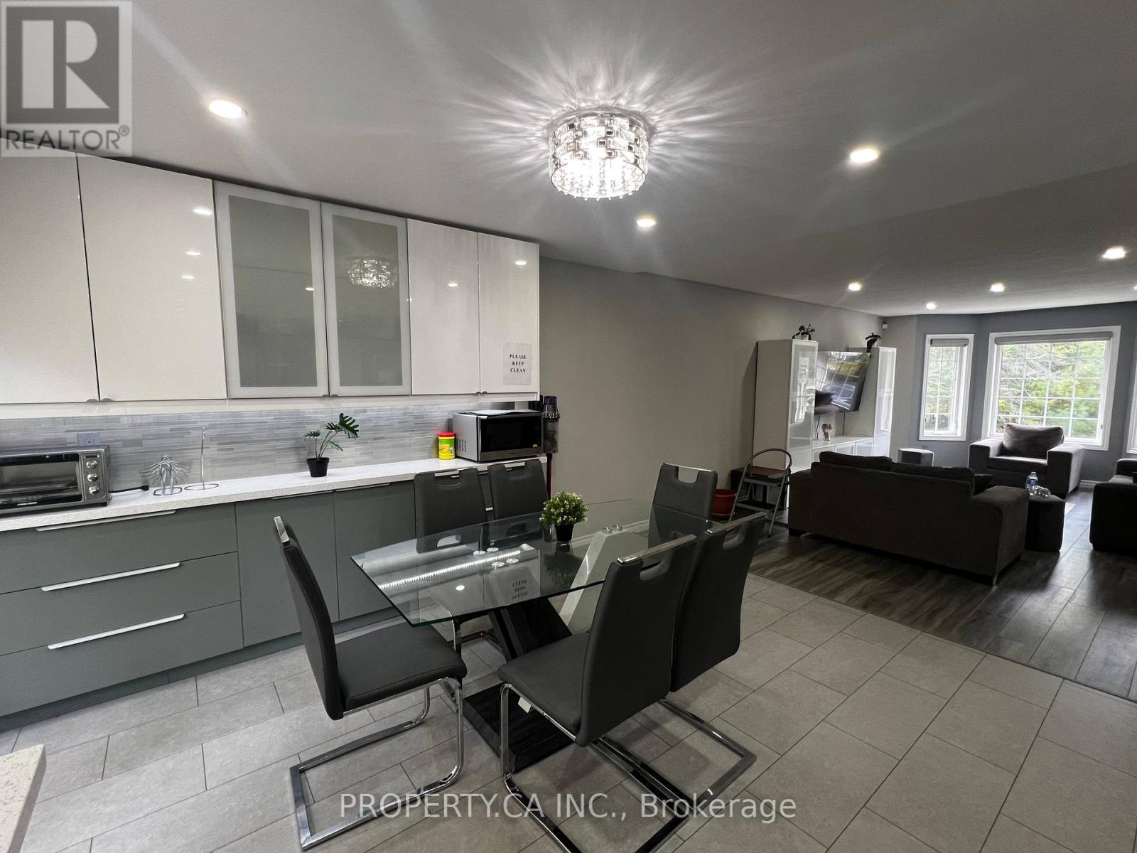 59 Lee Street, Wasaga Beach, Ontario  L9Z 2Z8 - Photo 12 - S12428448