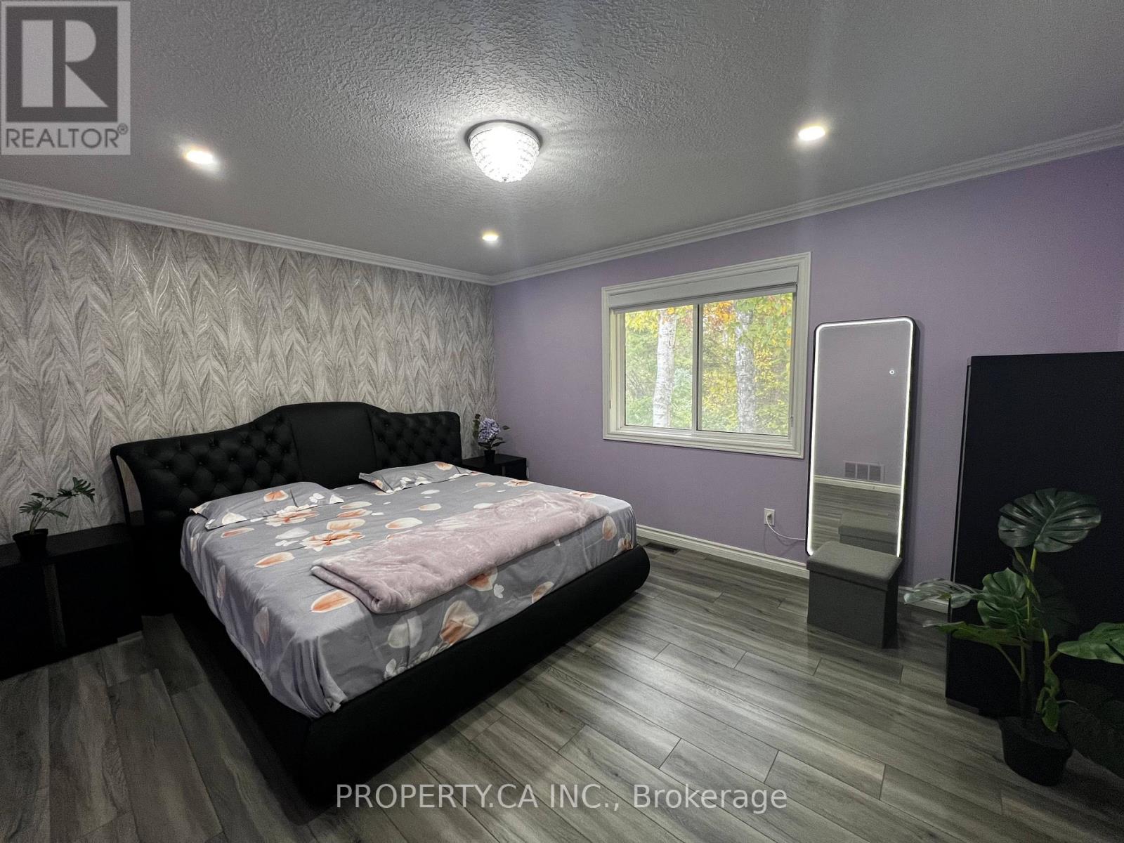59 Lee Street, Wasaga Beach, Ontario  L9Z 2Z8 - Photo 21 - S12428448
