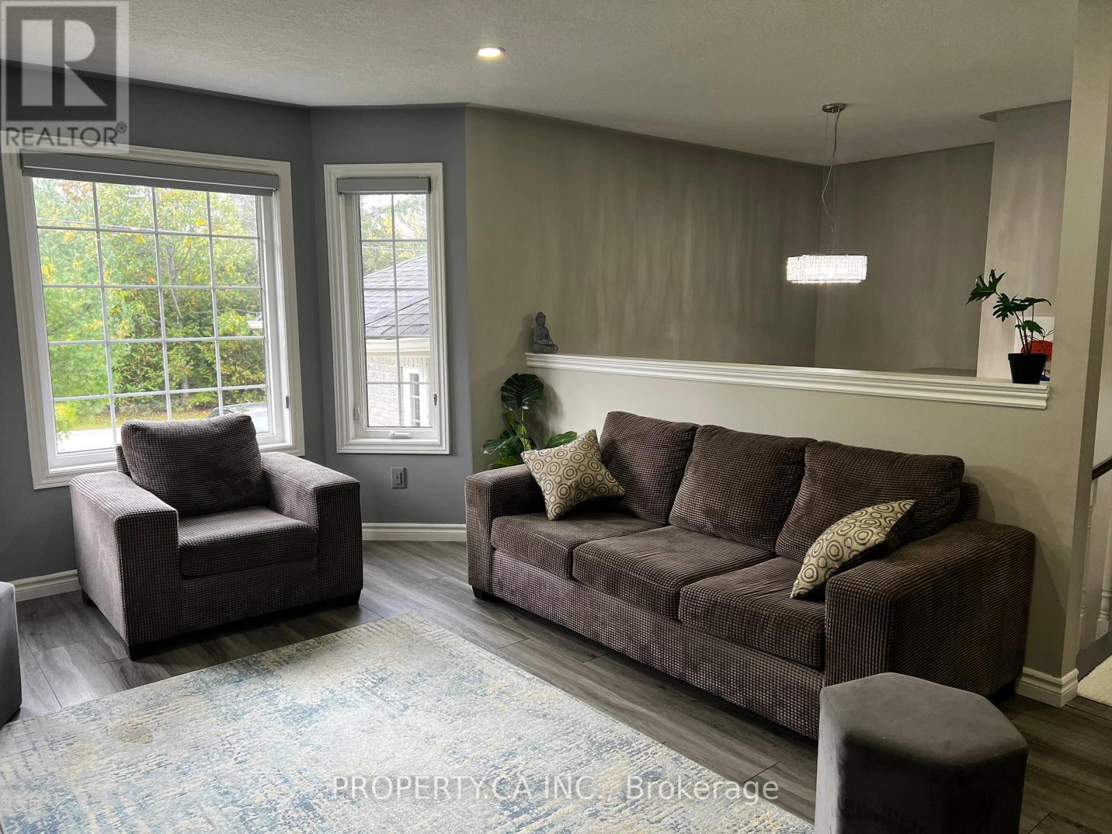 59 Lee Street, Wasaga Beach, Ontario  L9Z 2Z8 - Photo 8 - S12428448
