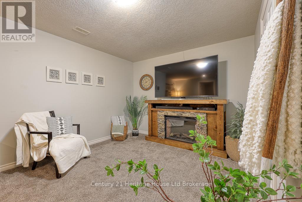 57 Fuller Drive, Ingersoll, Ontario  N5C 4H4 - Photo 20 - X12428596