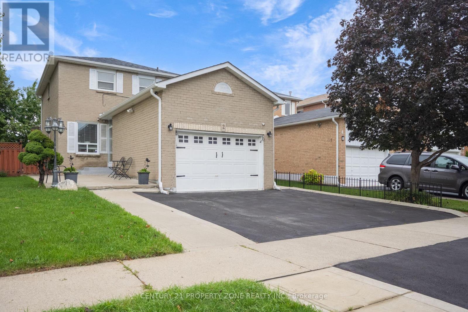 2 Cortez Court, Brampton, Ontario  L6X 3Z4 - Photo 2 - W12428434