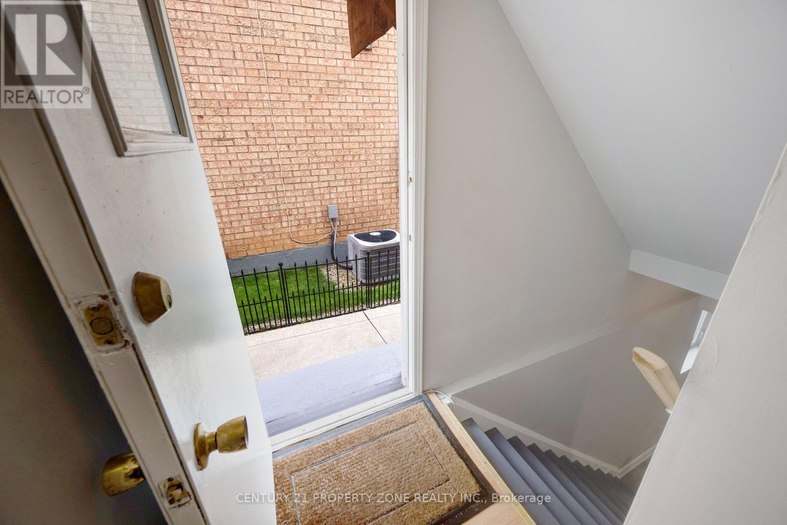 2 Cortez Court, Brampton, Ontario  L6X 3Z4 - Photo 30 - W12428434