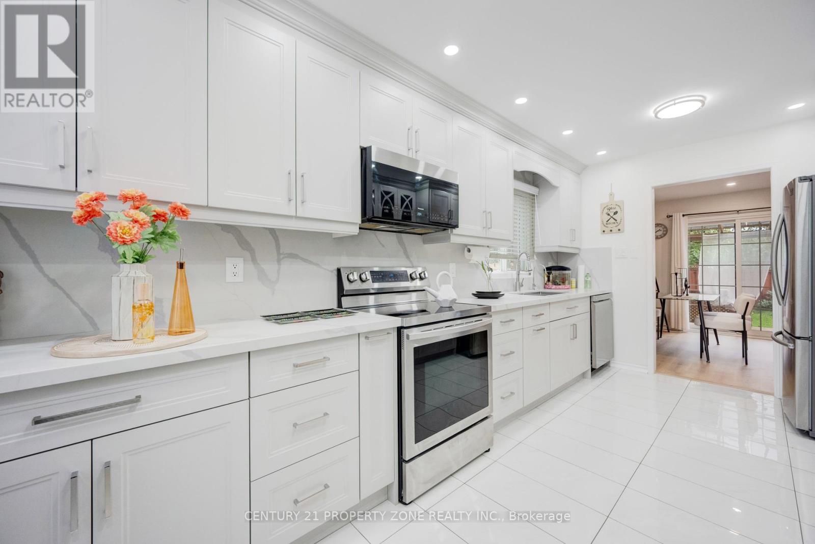 2 Cortez Court, Brampton, Ontario  L6X 3Z4 - Photo 5 - W12428434