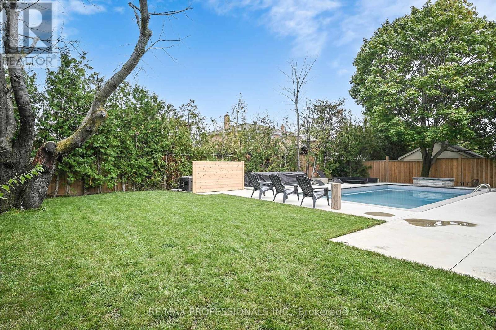 2615 Whaley Drive, Mississauga, Ontario  L5B 1X1 - Photo 39 - W12428460