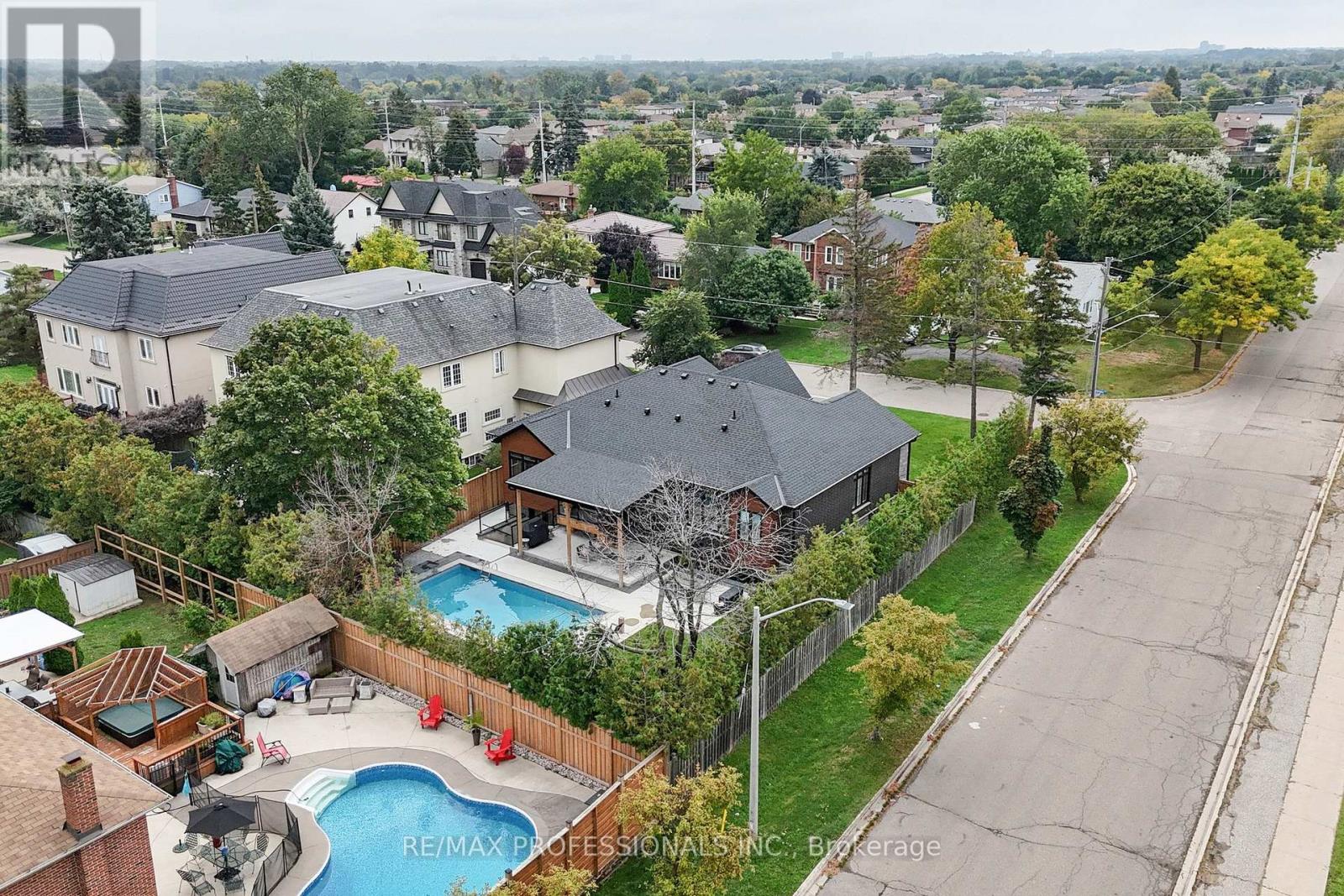 2615 Whaley Drive, Mississauga, Ontario  L5B 1X1 - Photo 41 - W12428460