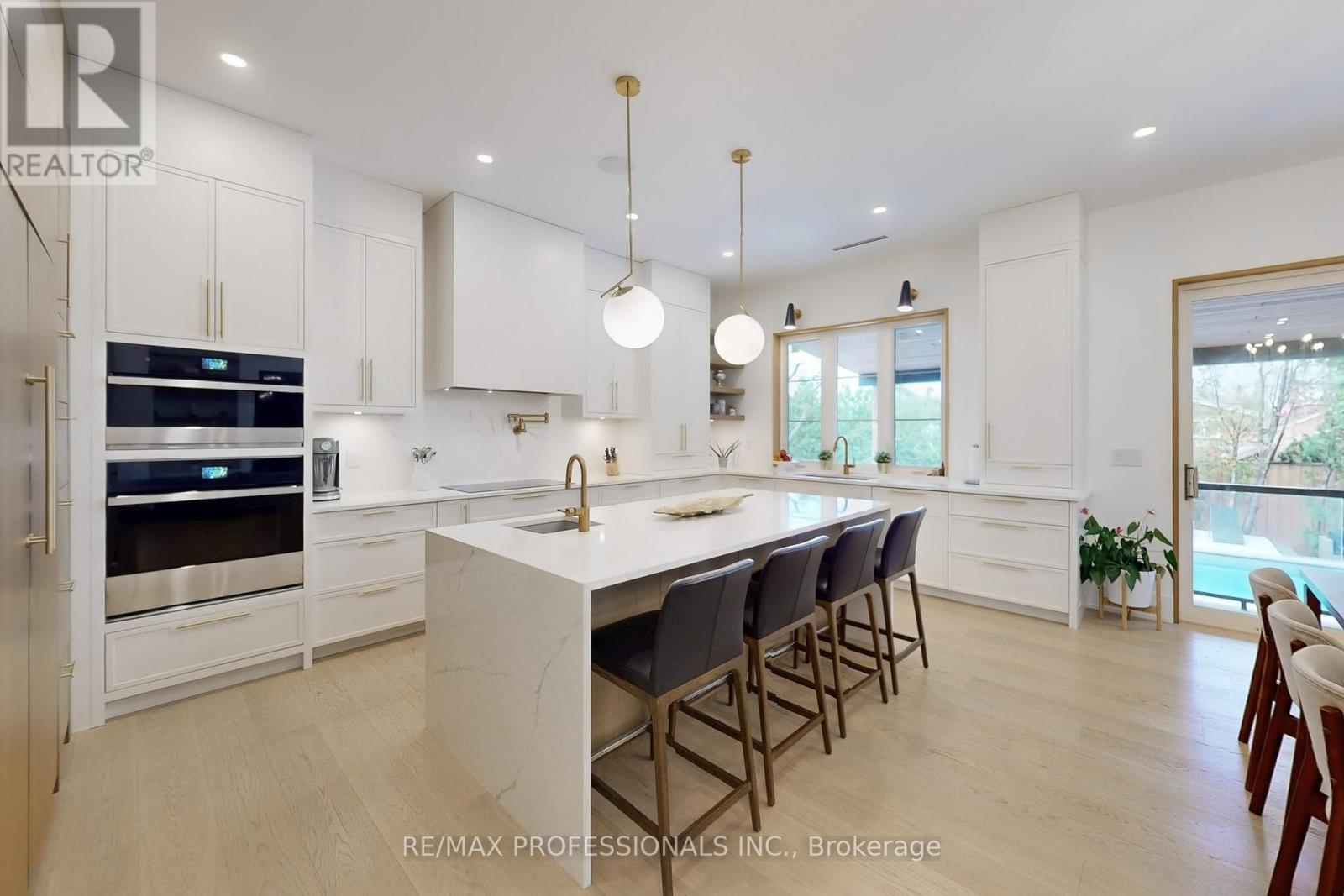 2615 Whaley Drive, Mississauga, Ontario  L5B 1X1 - Photo 6 - W12428460