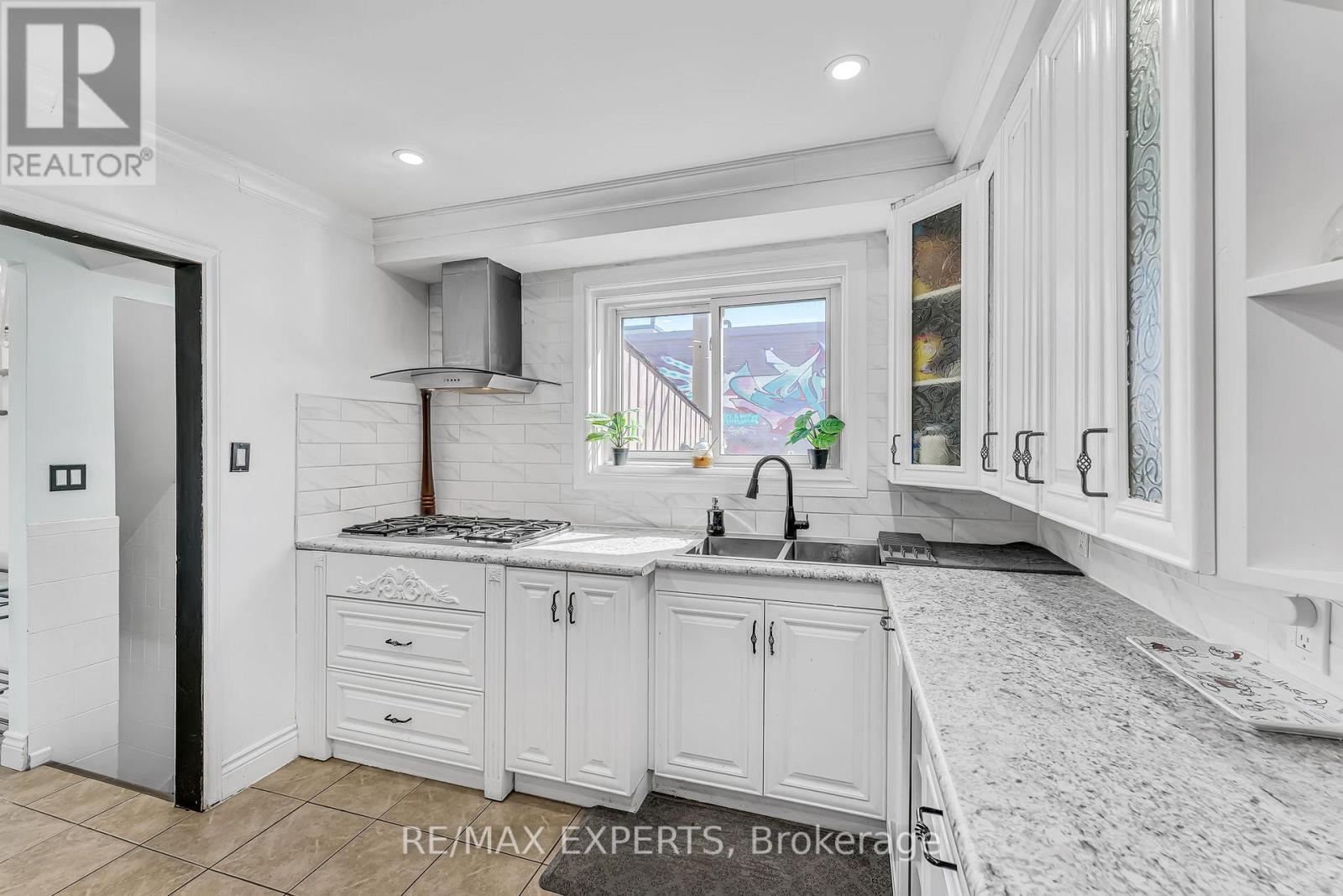 81 Hagar Avenue, Toronto, Ontario  M6N 3V3 - Photo 16 - W12428514