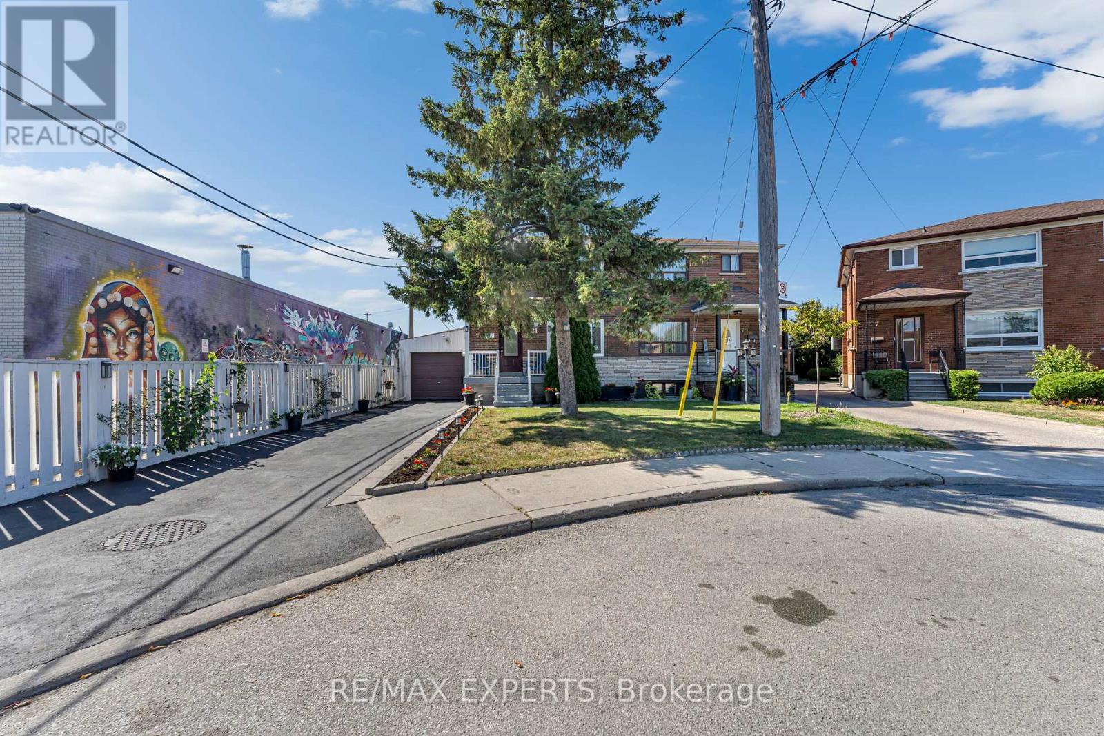 81 Hagar Avenue, Toronto, Ontario  M6N 3V3 - Photo 2 - W12428514