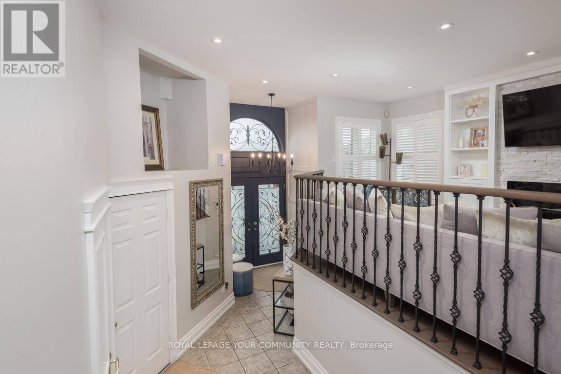 63 Rolling Hills Lane, Caledon, Ontario  L7E 1T8 - Photo 13 - W12428525