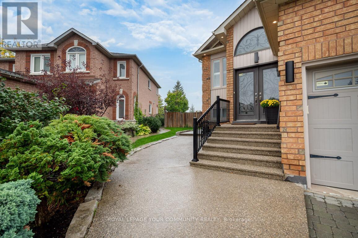 63 Rolling Hills Lane, Caledon, Ontario  L7E 1T8 - Photo 2 - W12428525