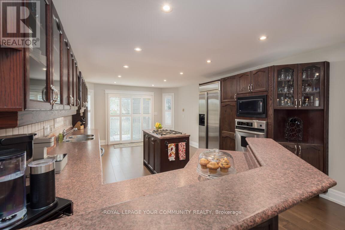 63 Rolling Hills Lane, Caledon, Ontario  L7E 1T8 - Photo 22 - W12428525