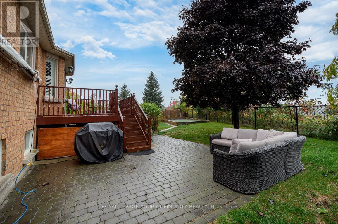 63 Rolling Hills Lane, Caledon, Ontario  L7E 1T8 - Photo 9 - W12428525