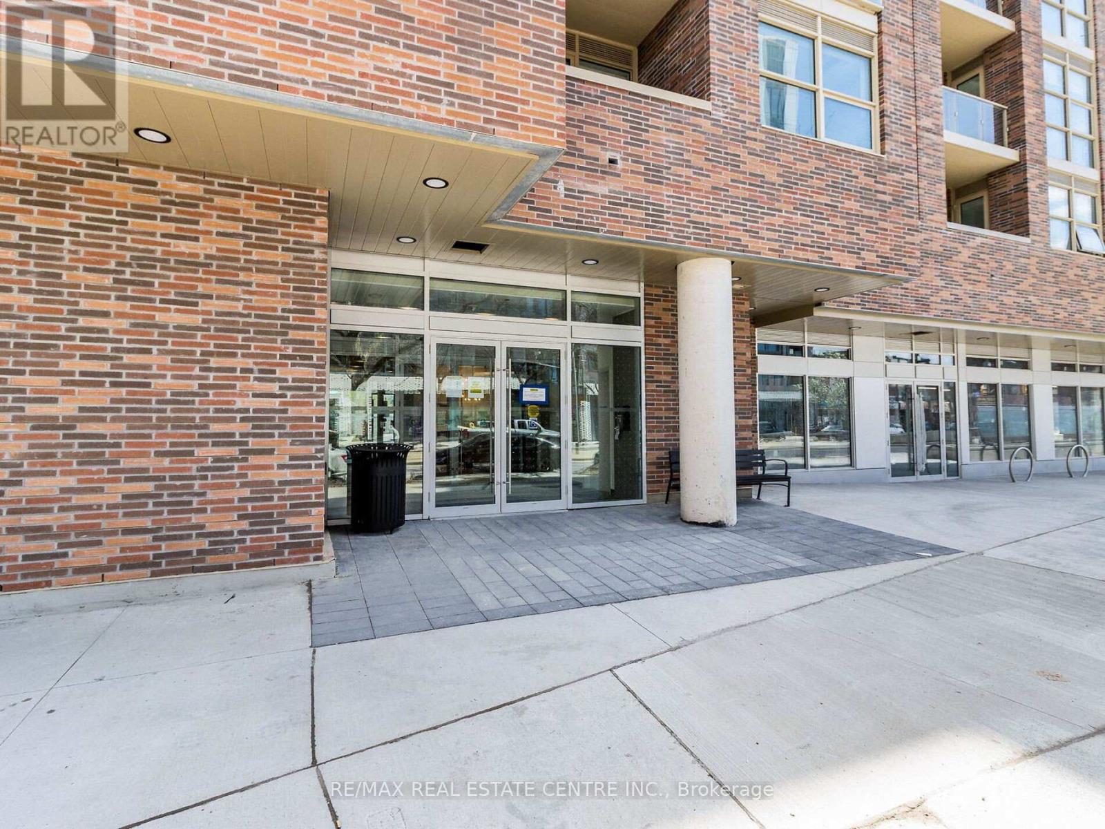 429 - 1787 St Clair Avenue W, Toronto, Ontario  M6N 0B7 - Photo 2 - W12428534
