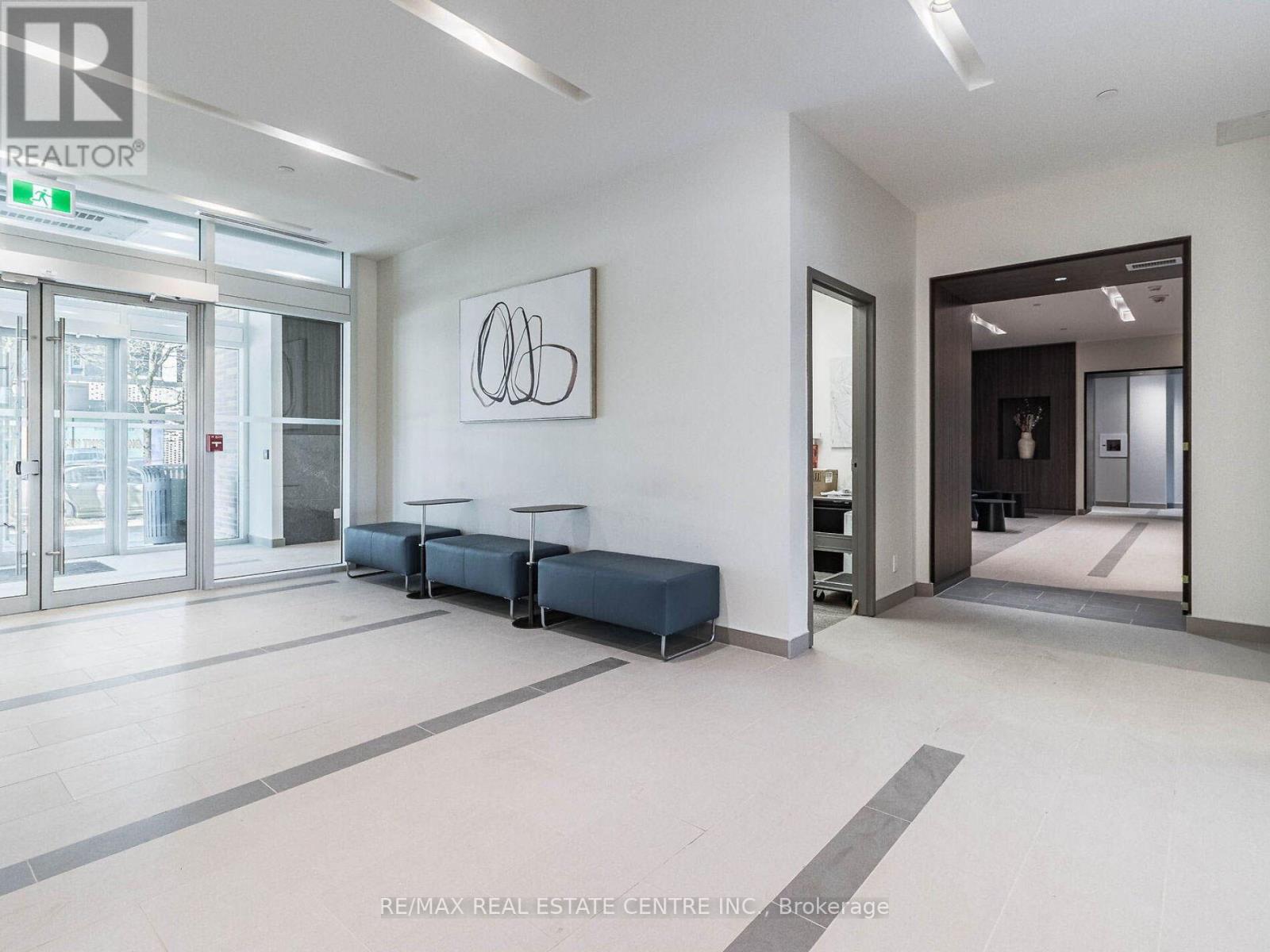 429 - 1787 St Clair Avenue W, Toronto, Ontario  M6N 0B7 - Photo 3 - W12428534