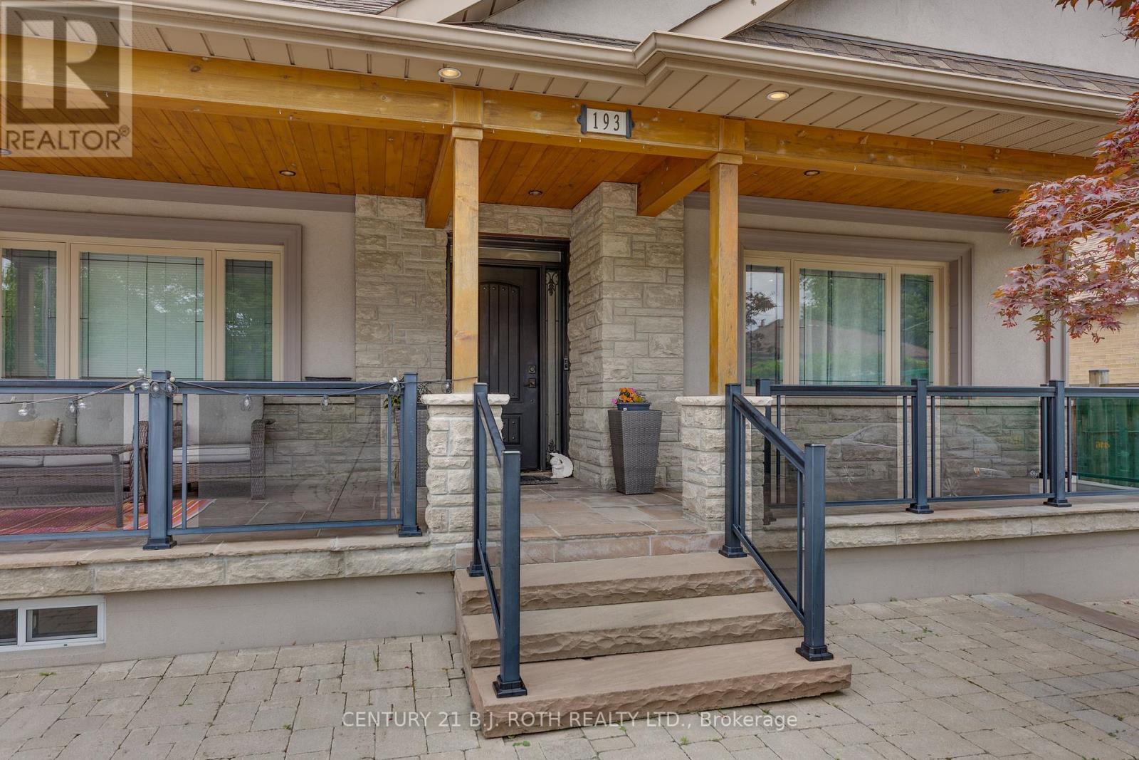 193 Epsom Downs Drive, Toronto, Ontario  M3M 1S8 - Photo 3 - W12428543