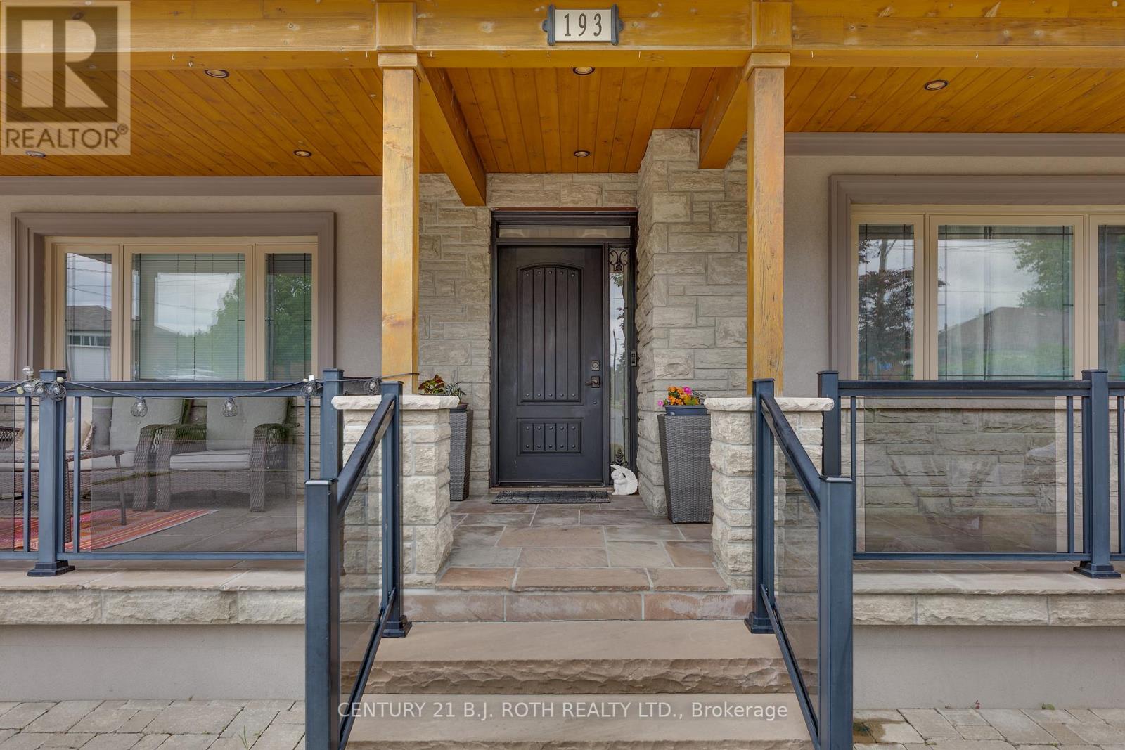 193 Epsom Downs Drive, Toronto, Ontario  M3M 1S8 - Photo 4 - W12428543