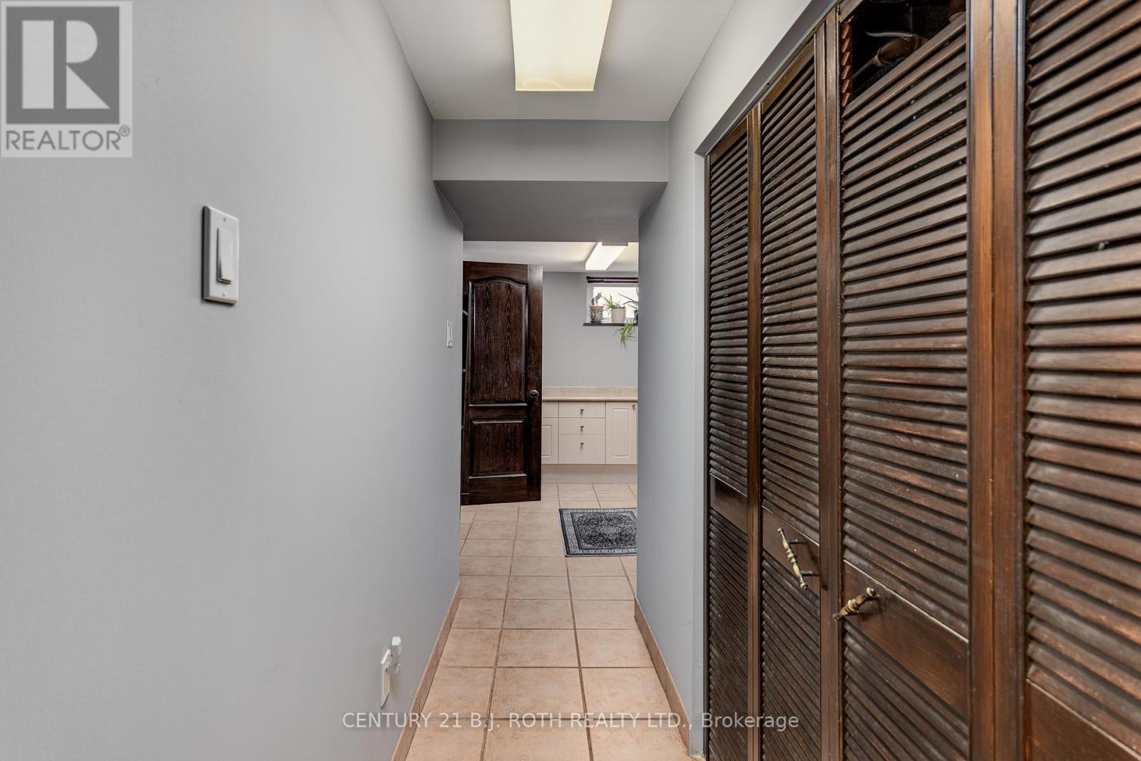 193 Epsom Downs Drive, Toronto, Ontario  M3M 1S8 - Photo 42 - W12428543