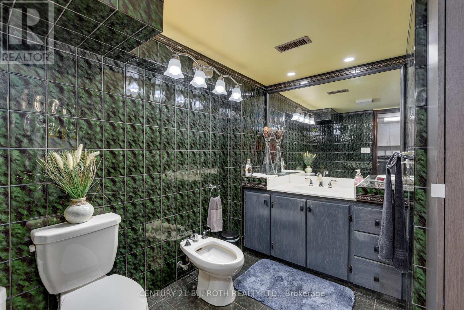 193 Epsom Downs Drive, Toronto, Ontario  M3M 1S8 - Photo 44 - W12428543