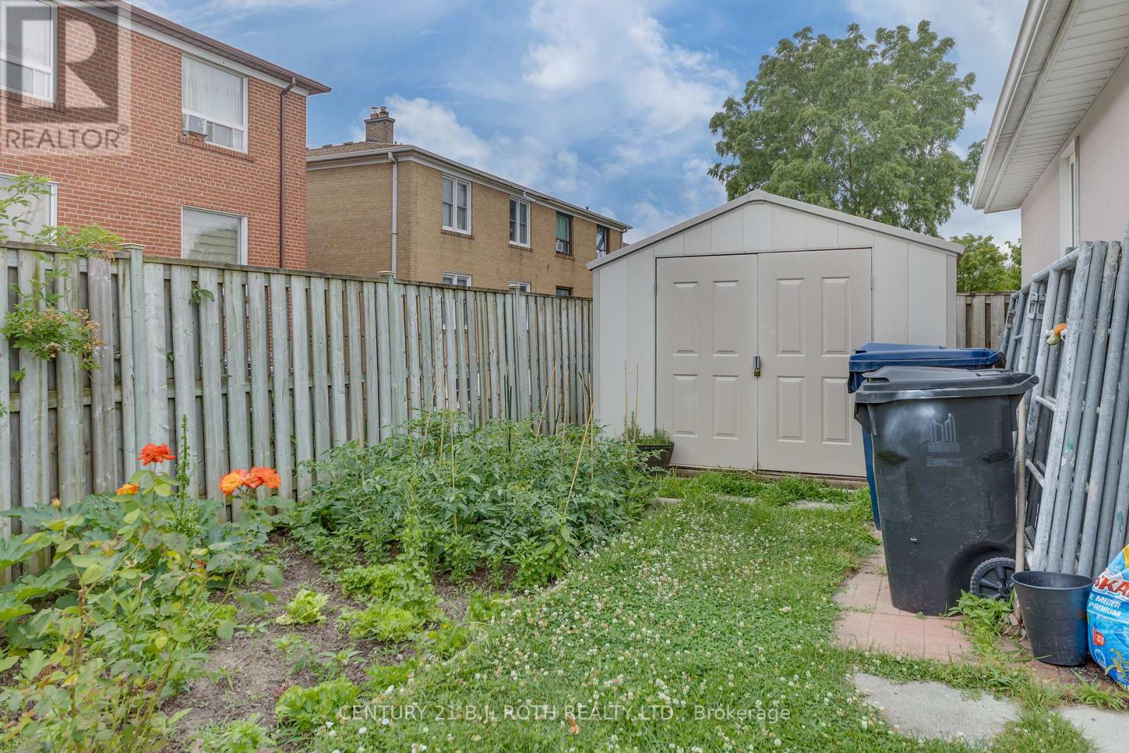 193 Epsom Downs Drive, Toronto, Ontario  M3M 1S8 - Photo 8 - W12428543