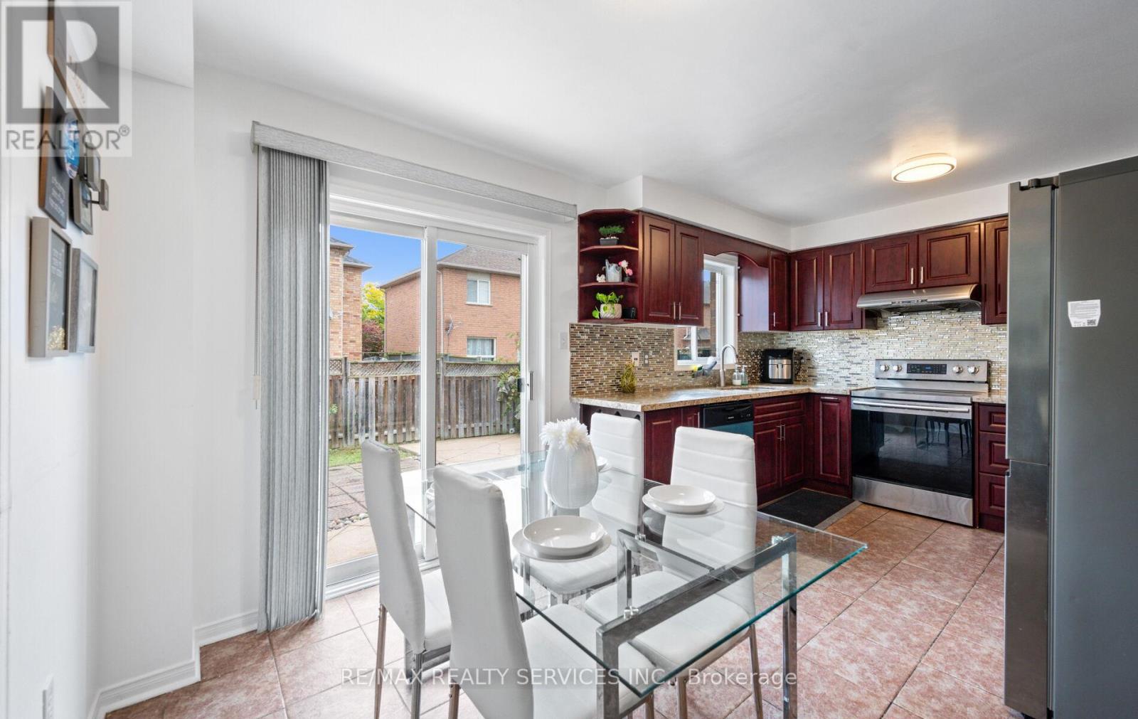 87 Queen Mary Drive, Brampton, Ontario  L7A 2K2 - Photo 16 - W12428547