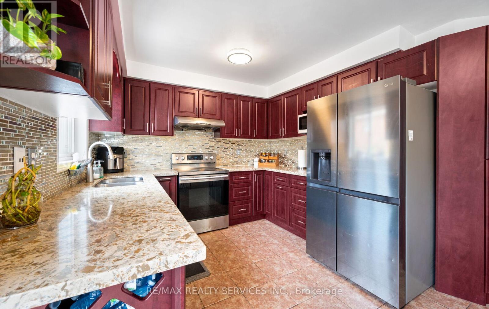 87 Queen Mary Drive, Brampton, Ontario  L7A 2K2 - Photo 18 - W12428547
