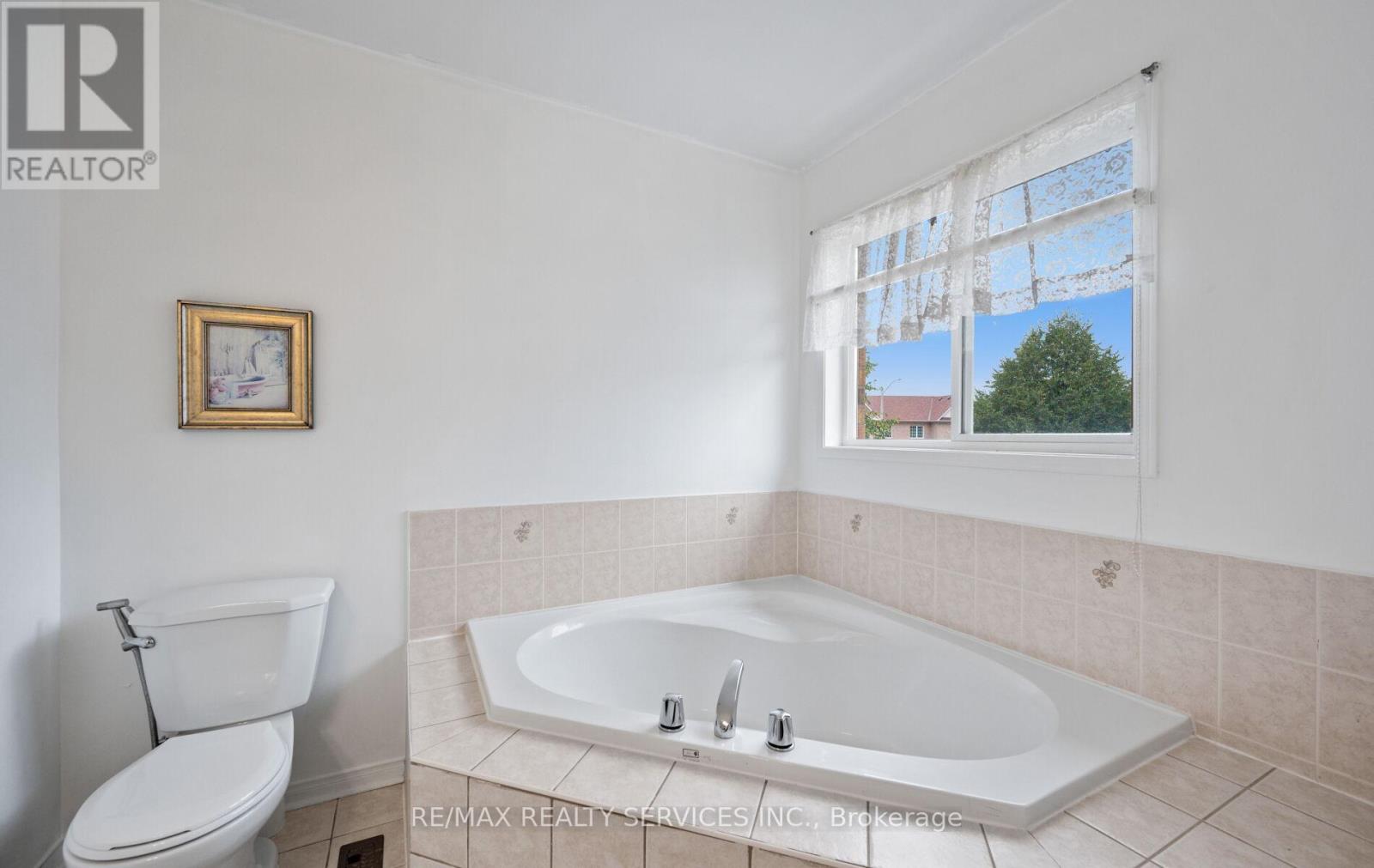 87 Queen Mary Drive, Brampton, Ontario  L7A 2K2 - Photo 23 - W12428547