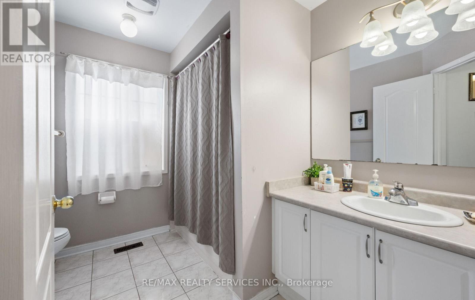87 Queen Mary Drive, Brampton, Ontario  L7A 2K2 - Photo 26 - W12428547