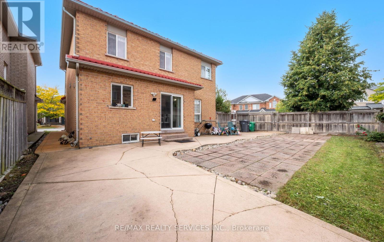 87 Queen Mary Drive, Brampton, Ontario  L7A 2K2 - Photo 28 - W12428547