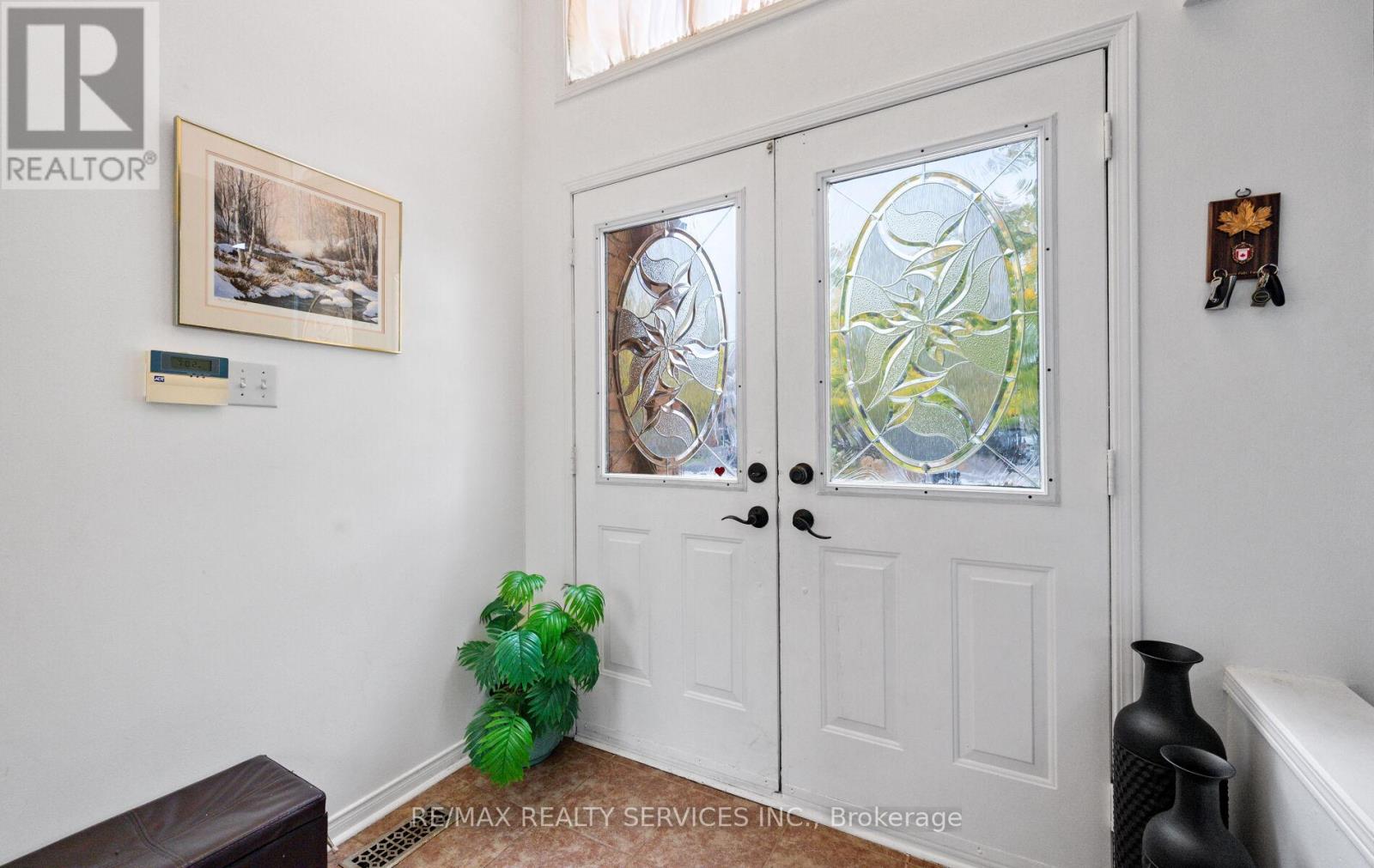 87 Queen Mary Drive, Brampton, Ontario  L7A 2K2 - Photo 7 - W12428547
