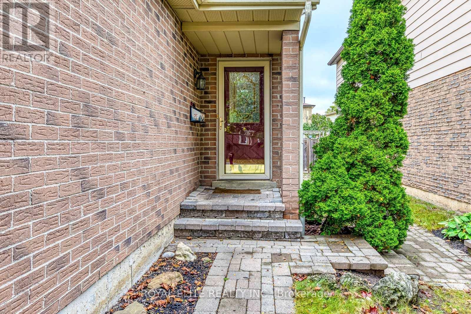 6951 Harris Road, Mississauga, Ontario  L5N 4Y9 - Photo 2 - W12428574