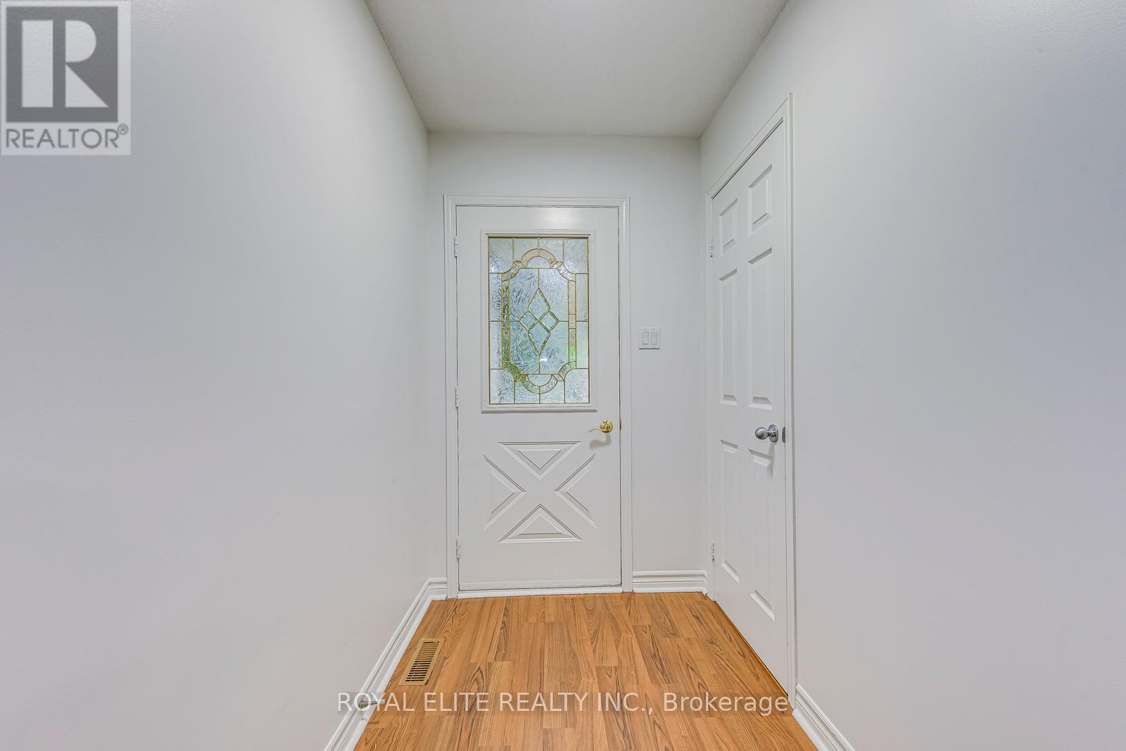 6951 Harris Road, Mississauga, Ontario  L5N 4Y9 - Photo 3 - W12428574