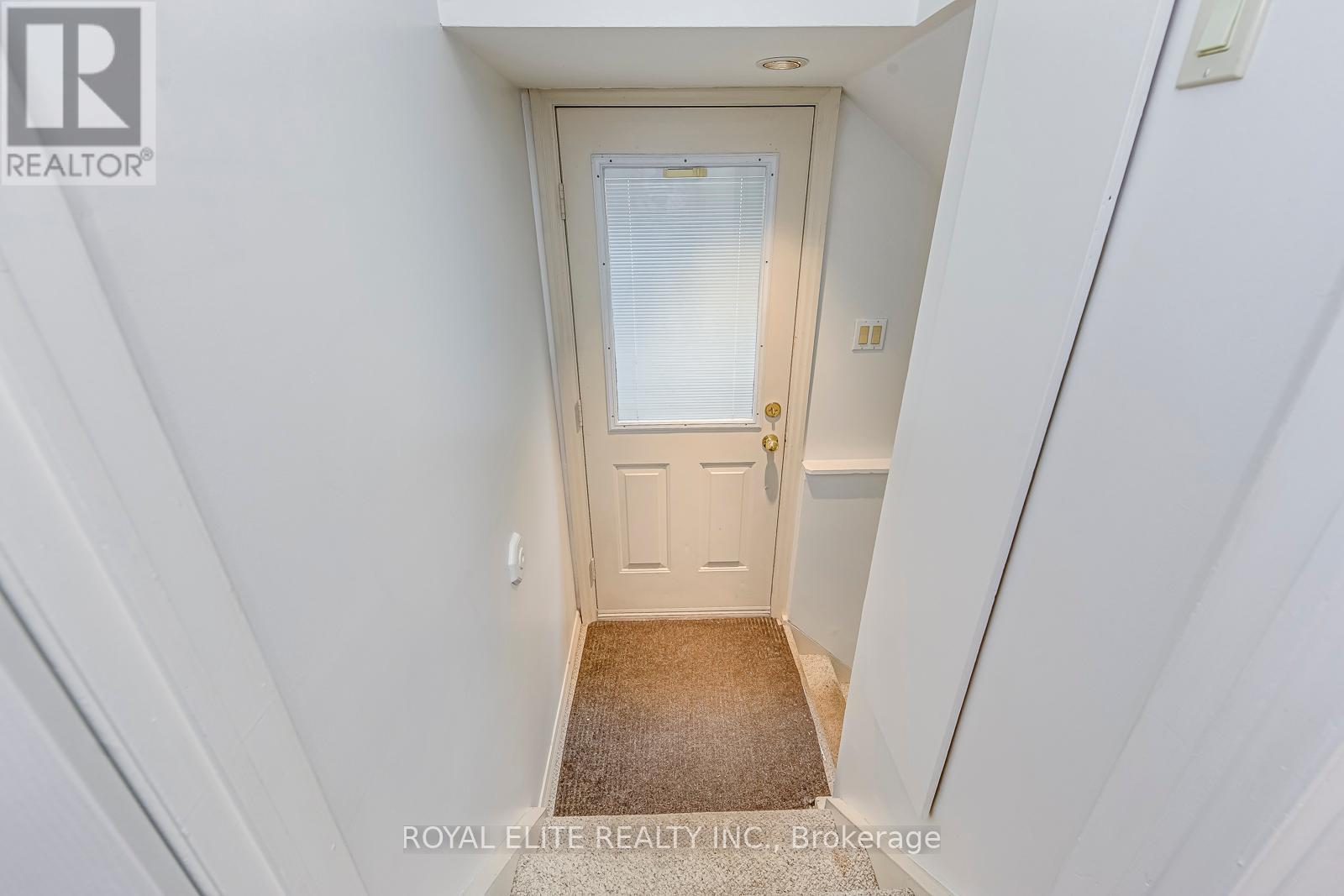 6951 Harris Road, Mississauga, Ontario  L5N 4Y9 - Photo 34 - W12428574