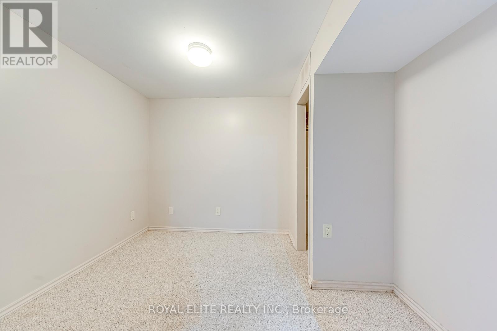 6951 Harris Road, Mississauga, Ontario  L5N 4Y9 - Photo 39 - W12428574