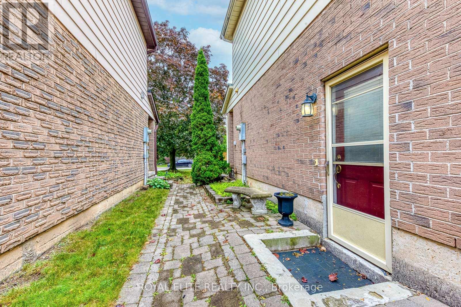 6951 Harris Road, Mississauga, Ontario  L5N 4Y9 - Photo 41 - W12428574