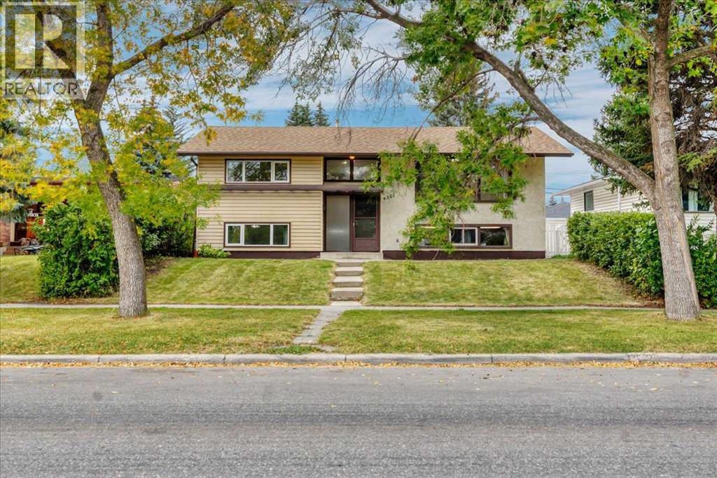 4307 Brisebois Drive Nw, Calgary, Alberta  T2L 2G1 - Photo 1 - A2257431
