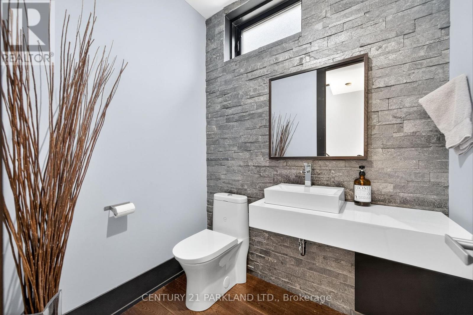 10 Rexford Road, Toronto, Ontario  M6S 2M3 - Photo 5 - W12427805