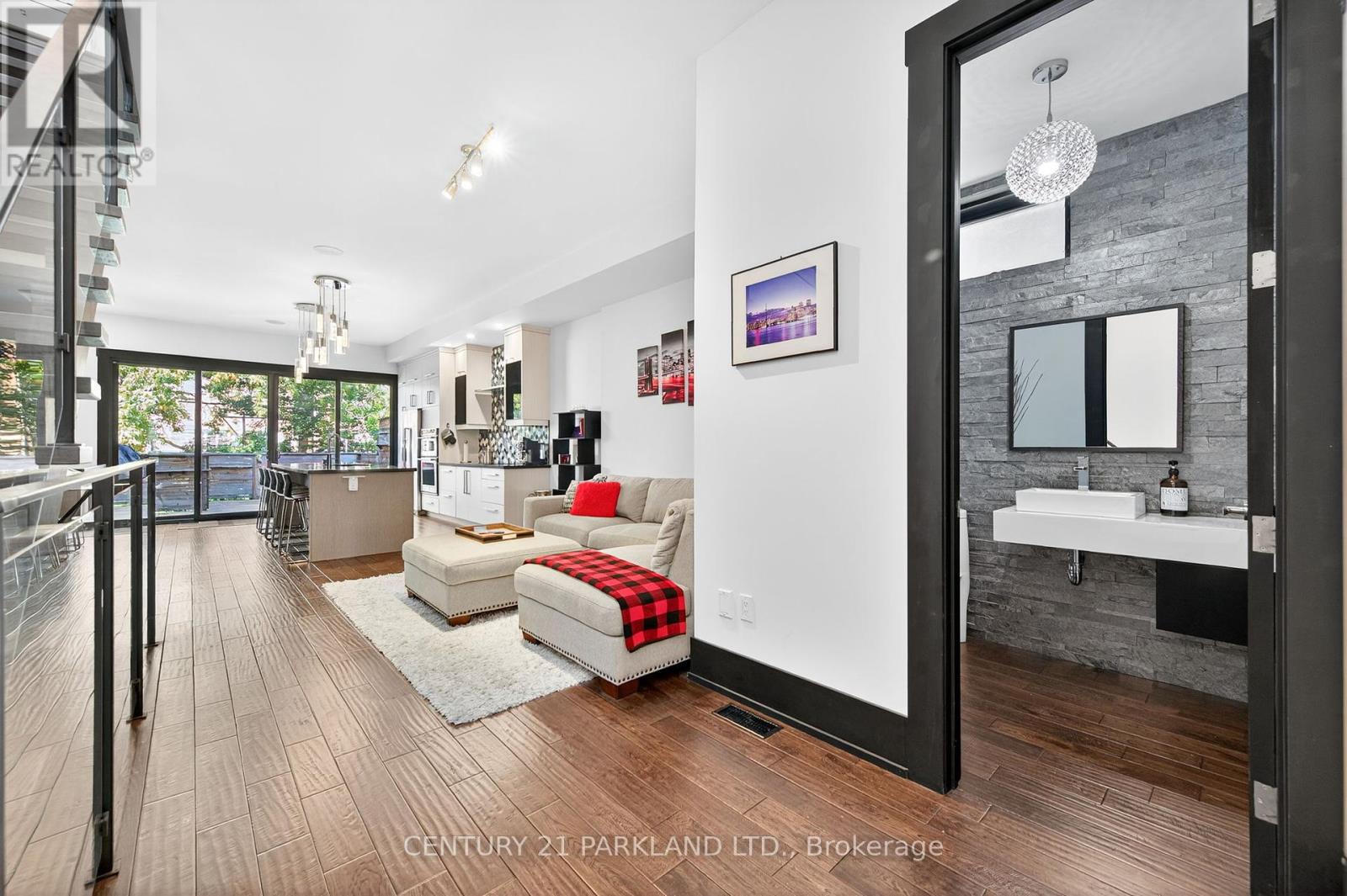 10 Rexford Road, Toronto, Ontario  M6S 2M3 - Photo 8 - W12427805
