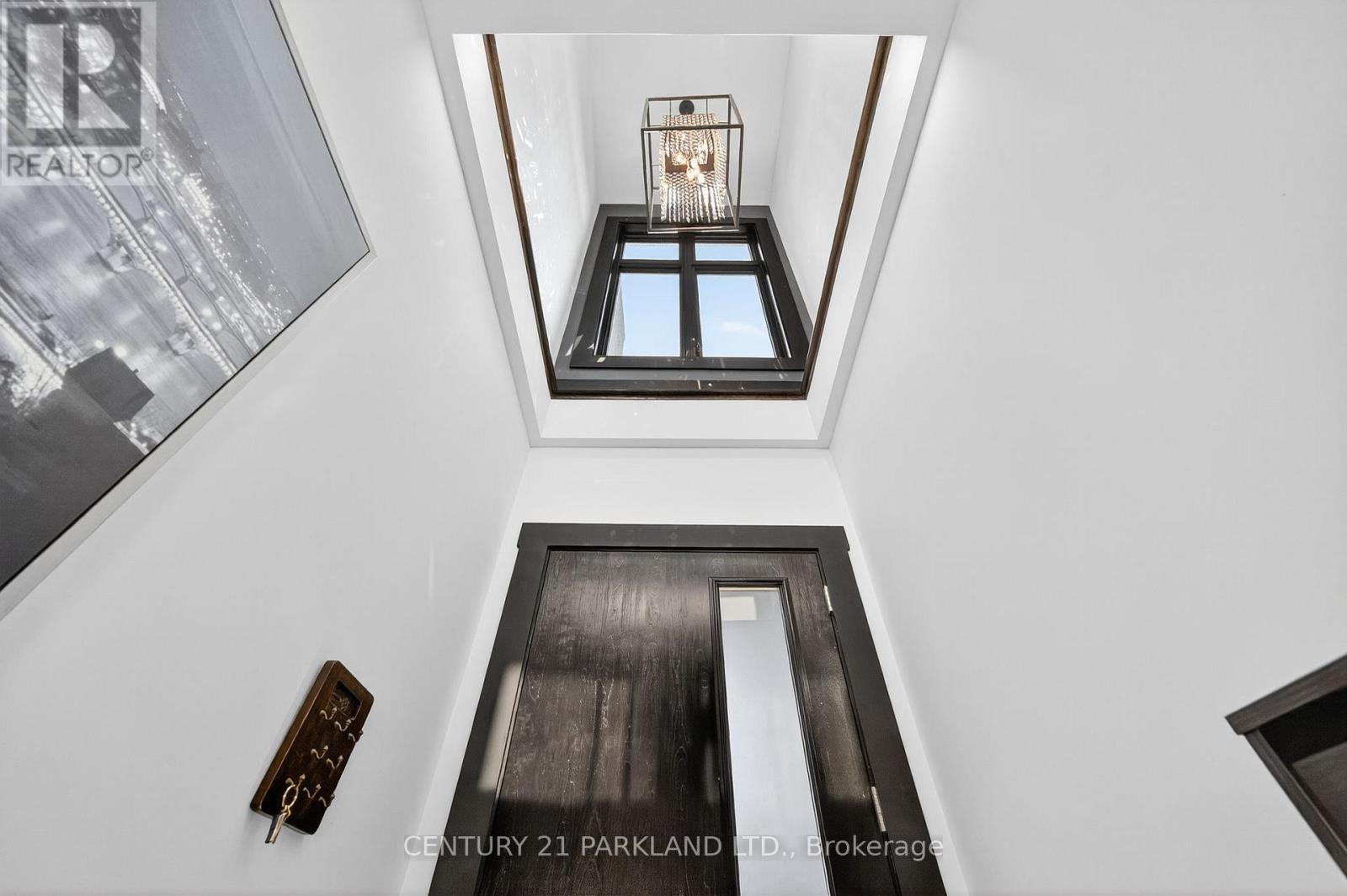10 Rexford Road, Toronto, Ontario  M6S 2M3 - Photo 6 - W12427805